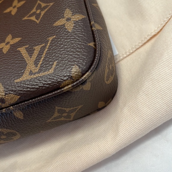 Louis Vuitton Monogram Canvas Pochette Accessories - Picture 7 of 13